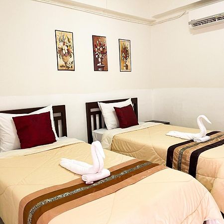 Rueangrat Hotel Ranong Buitenkant foto