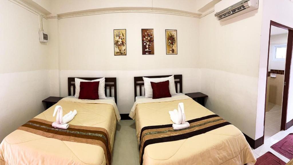 Rueangrat Hotel Ranong Buitenkant foto