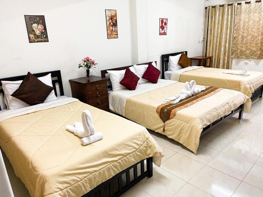Rueangrat Hotel Ranong Buitenkant foto
