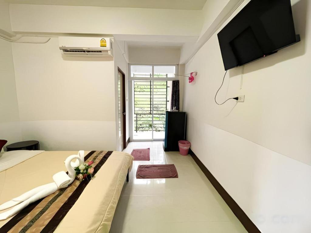 Rueangrat Hotel Ranong Buitenkant foto