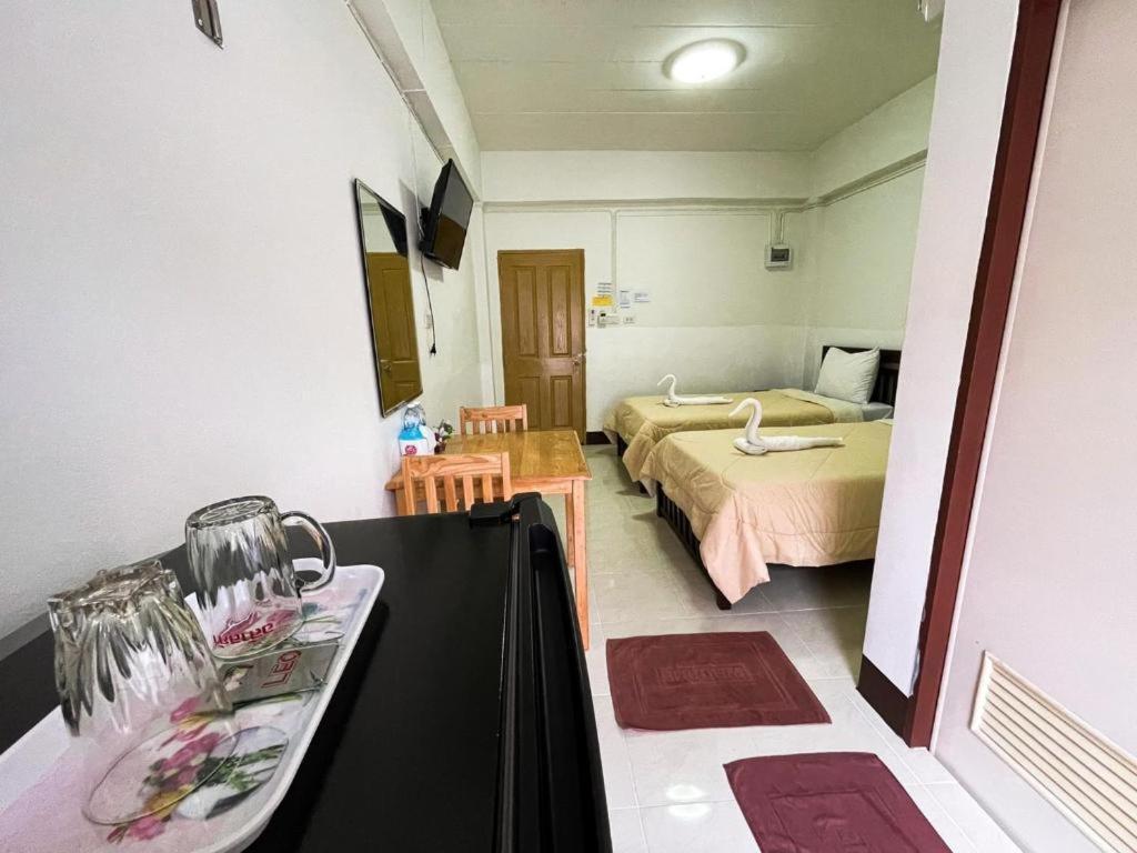 Rueangrat Hotel Ranong Buitenkant foto