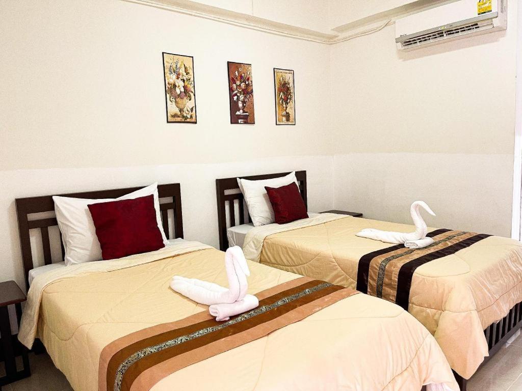 Rueangrat Hotel Ranong Buitenkant foto