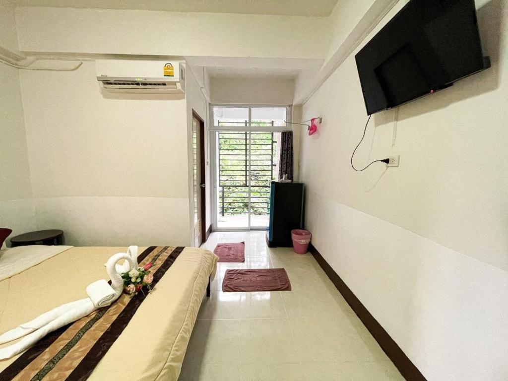 Rueangrat Hotel Ranong Buitenkant foto